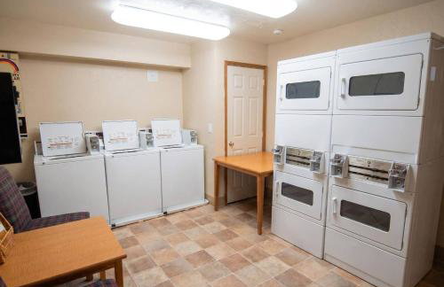 Mountain Getaway and Pool at Brian Head Ski Resort - Photo 11