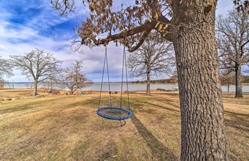 Lakeside Haven with Sandy Beach, Sleeps 12, 3 Bath - Foto 9