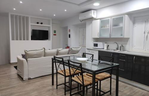 The Right House - Photo 1