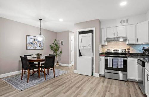 Stylishly Restored Townhome - Convenient access - Foto 13