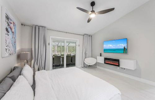 Lux Fam Private Resort Pool Spa, 2 Private Pickleball Courts, Basketball, Ping Pong Table, Mini Golf, Close To Beach & Dining Home Sleeps 8 - Photo 12