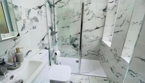 Glasgow City View Retreat - Foto 3, Shower