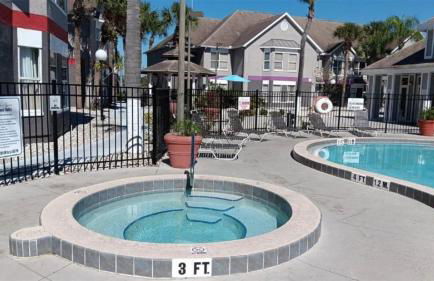 Two bed condo in Parkway Palms Resort condo - Foto 24