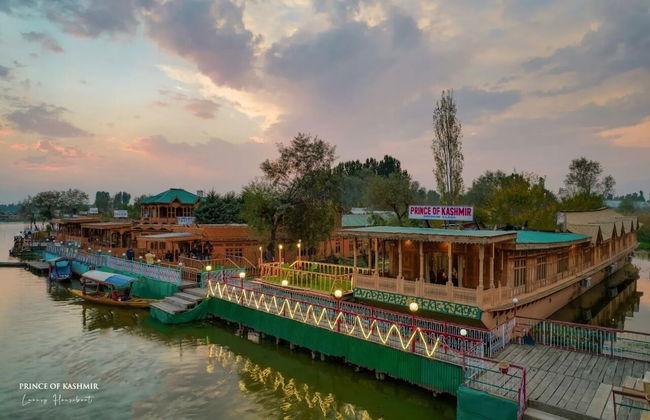 Prince of Kashmir Luxury Houseboat - Foto 1