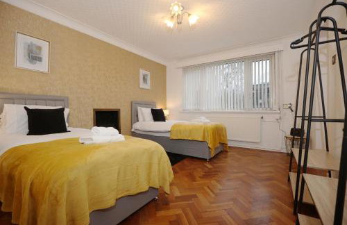 Hollybush Place By N And N Stays Ltd, Perfect for Contractors and Workers, Large Private Driveway for Work vans And Vehicles, Great Location and Fast Wifi - Foto 34