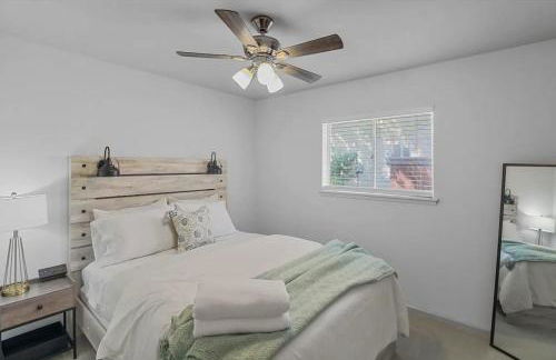 Stylish Retreat, Large Pool! Pet & Family Friendly - Foto 12