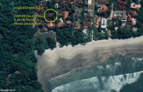 Casa dos Pássaros na areia a 20m da Praia da Baleia com 3 suítes e 1 dorm com ar condicionado, wifi, smart tv, cozinha completa e churrasqueira - Foto 13