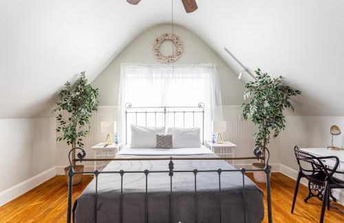 Charming 2BR Getaway with Modern Comforts - Foto 2