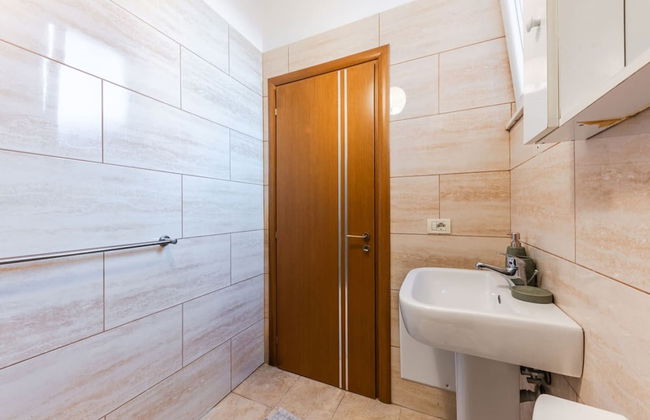 The Vibrant Hub in Shkod r - Foto 30