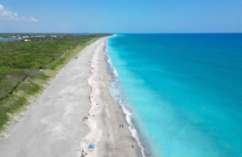 Tropical PoolHome Walk to Shops Near Beach - Foto 14