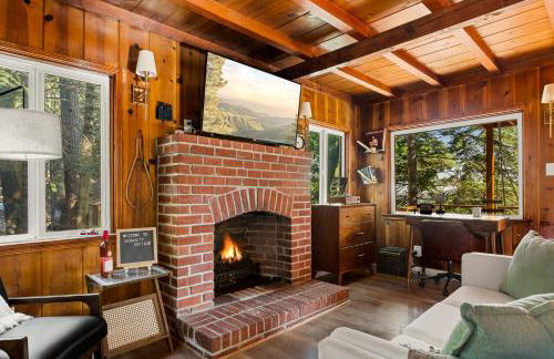 Cute Romantic Cabin With Hot Tub 5 Min from Lake - Foto 5