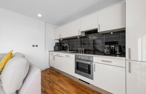 Penthouse Skyline – 2BR, Massive Terrace Retreat - Foto 9