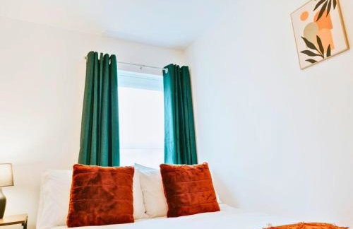 Central 3 Bed Home, Contractors, Garden, Fast WiFi, Smart TV - Photo 7