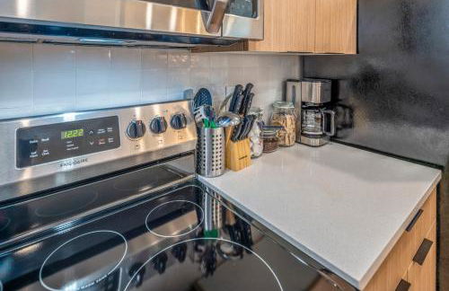 Prime OTR, 3 Lux Queen Beds, Two 55in TVs, Steps to TQL, Findlay Market, Light Rail, Fast Wifi - Foto 13