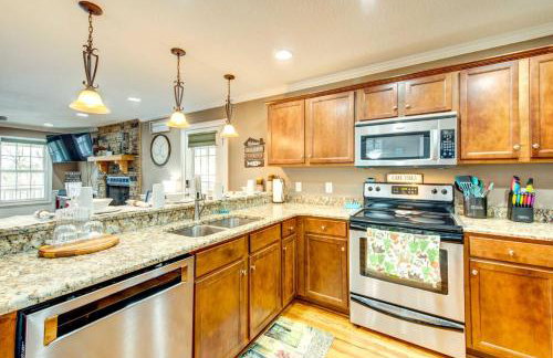 Lakefront Sparta Retreat with Dock and Game Room - Foto 13