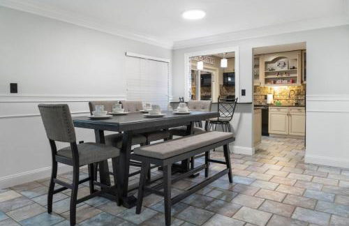 Family Home with Pool, Game Room, and Grill Near Disney - Foto 7