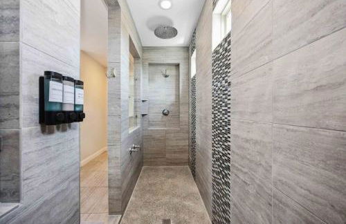 Resort vibe with Pool and Hot tub Downtown skyline views - Photo 37