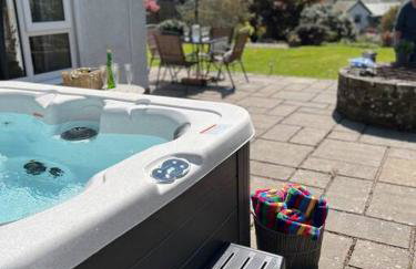 A spacious hidden gem with hot tub, lovely garden & views - Foto 23