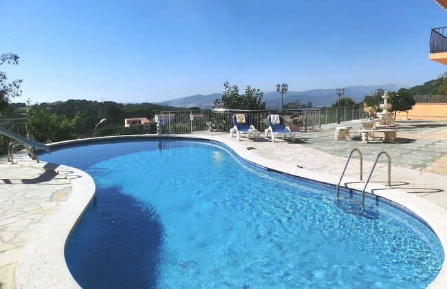 Beautiful Villa in Blanes With Private Swimming Pool - Photo 18