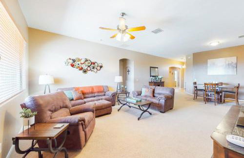 Snowbird-friendly home with fast WiFi, central AC, and private pool - Foto 3