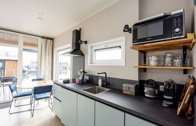 Modern Houseboat With View of the Lake - Foto 7