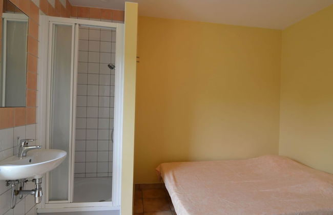 Grand Villa With Bubble Bath - Photo 15