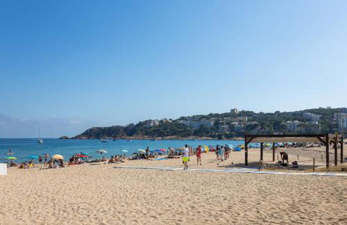 SeaBreezeHeaven - Sea View Apartment, Pool & Spacious Terrace with BBQ - 50m from Sant Pol Beach - Foto 37