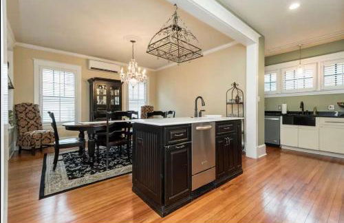 Historic Row Home 1 Block from Gate 1 at USNA - Foto 9