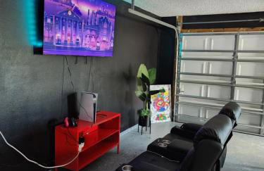 Lounge Area Office Fenced Yard Near It All - Photo 8