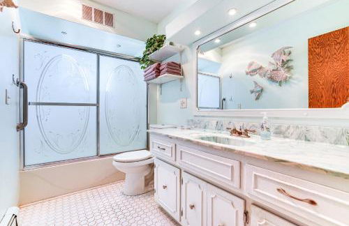 Love Lake Retreat with Hot Tub in New Richmond! - Foto 15