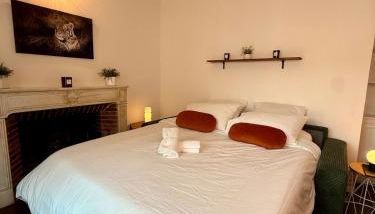 Le Peyrou - Elegant One-Bedroom Apartment for up to 4 Guests - Free Parking - Air Conditioning - Prime City Center Location - Foto 5