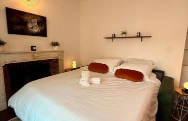 Le Peyrou - Elegant One-Bedroom Apartment for up to 4 Guests - Free Parking - Air Conditioning - Prime City Center Location - Foto 5