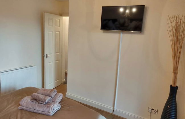 Waterfront Apartment In The Heart Of St Neots - Photo 11