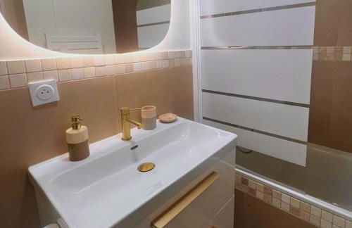 Les Agnettes - Paris Metro - Wifi - Parking - Tout équipé - Foto 5