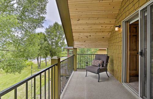 Fish, Hike and Ski Riverfront Granby Cabin! - Foto 13