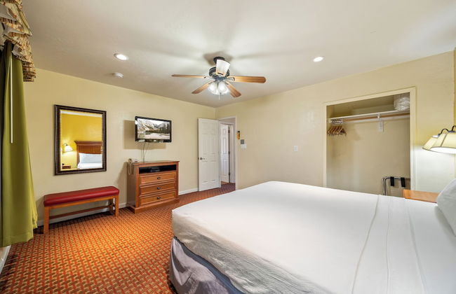 Roundhouse Resort - Photo 27