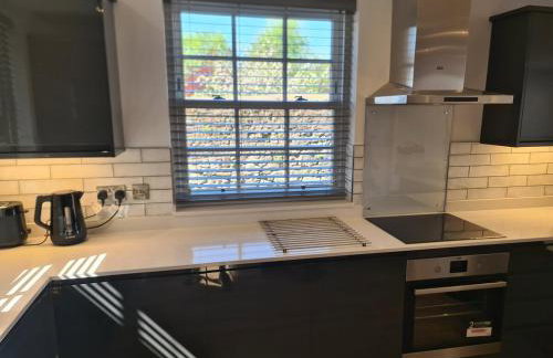 Number 10 - Stunning brand new house - sleeps 6 - free parking - Foto 13