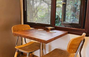 Treetops Lodge, private Cornish hideaway, parking, garden - Foto 13