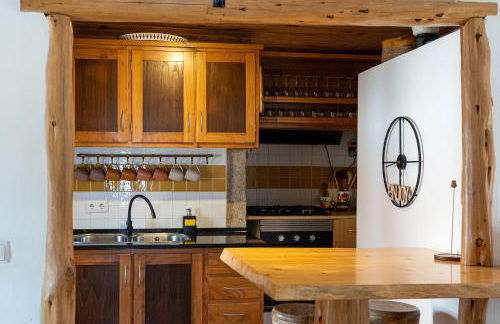 Charmingly Renovated Village House in Sintra, Penedo - Photo 28