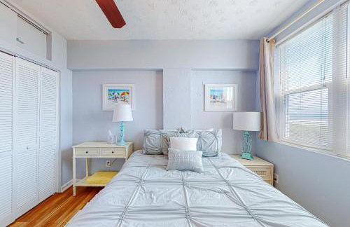 Oceanview condo with pool, beach access, jetted tub, W/D, & AC - Foto 8