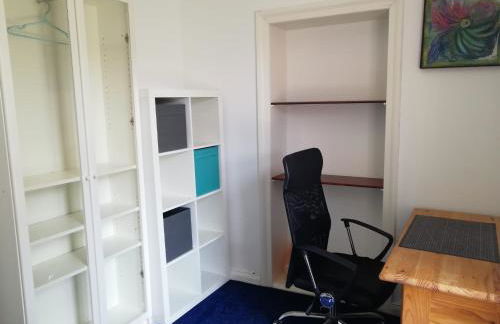 Kleine Galerie Apartment für 3 mit Küche Kamin Netflix Parken und Hofladen - Foto 23