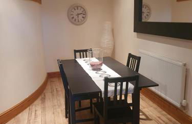 Spacious 2 bed appartment next to BAE with spa bath - Foto 4