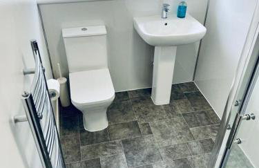 Modern 2 Bedroom Apartment With Free Parking - Foto 10