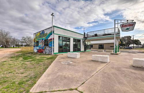 Unique Texas Home in Converted Gas Station! - Foto 33