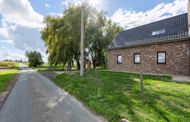 Peaceful Villa With Pond - Photo 34