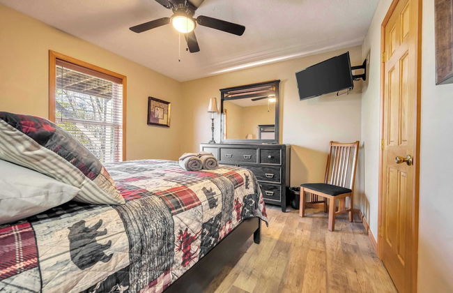 Pocono Pinnacle by Avantstay Steps to the Lake, Game Room, Large Deck - Foto 25