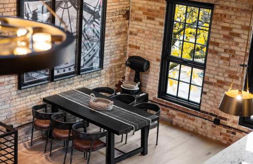 Luxury TC Loft: Historic Condo! - Foto 21