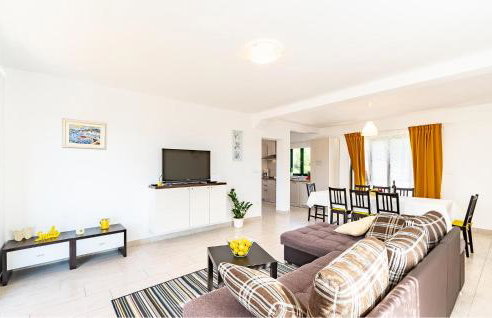 Beautiful Home In Pupnat - Photo 6