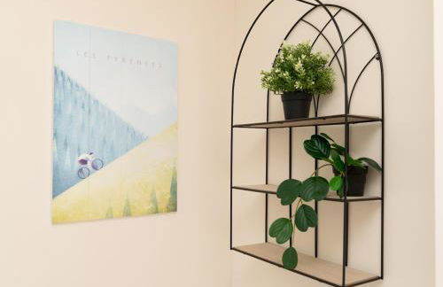 Spacious 4 Bed House Free Parking Near Station - Pass the Keys - Foto 59