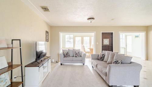 Serene Escape Cozy Home close to Beaches - Foto 2